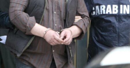 Varese: Maltratta i genitori per soldi, arrestato 27enne