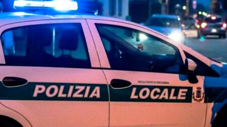 Varese: Resistenza ai vigili in Piazza Repubblica, fermato