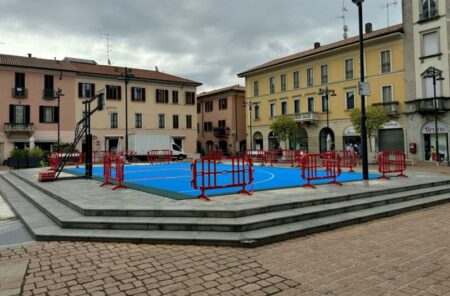 Busto: Bas, la campionessa Dallapé “si tuffa” in centro