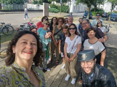 Busto: Curiosando in città saluta col "Gamba de legn"