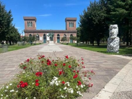 Busto: Dopo un mese, i Moai salutano la città