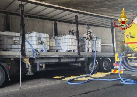 Gerenzano: Soda caustica su via Falcone, operazione speciale