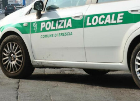 Villanuova: Auto fuori strada a Villanuova, senza documenti