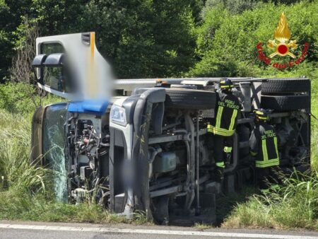 Rancio V.: Camion ribaltato, due feriti in codice giallo