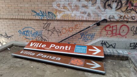 Varese: Via San Michele Arcangelo, cartelli "in fuga"