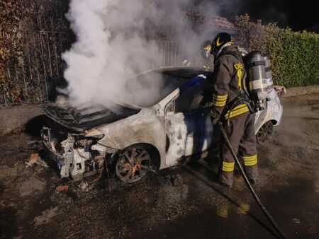 Castiglione: Notte di fuoco, due auto in fiamme