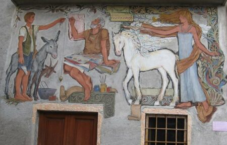 Arcumeggia: L’omaggio del borgo affrescato a Umberto Faini