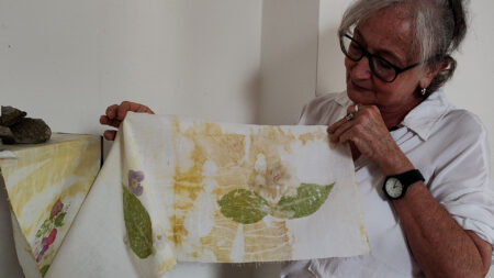 Busto: Fiori e foglie, tingere stoffe con la natura