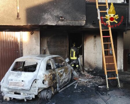 Lonate P.: Auto e taverna in fiamme, due intossicati