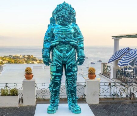 Capri: Un astronauta in piazza, le opere di Tincolini