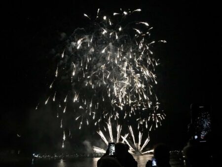 Laveno M.: Ferragosto scoppiettante in riva al lago