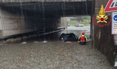 Ternate: Sottopasso sommerso, auto "inabissata"