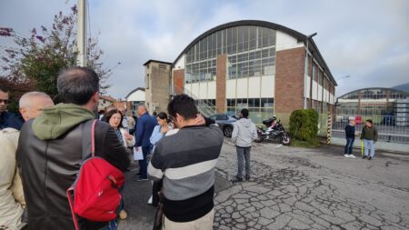 Gavirate: ILMA Plastica, iniziato il presidio dei lavoratori
