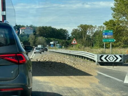 Gazzada: Detriti sulla strada, traffico in tilt