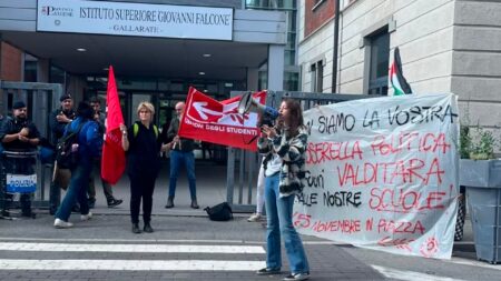 Gallarate: Protesta al Falcone: “Valditara via dalla scuola”