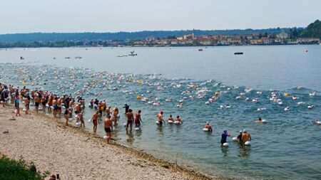 Nuoto: Traversata Angera-Arona, la carica dei 1000