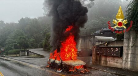 Cadegliano: Auto divorata dal fuoco sulla SS233