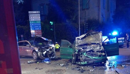 Varese: Botto all'incrocio, due feriti e auto distrutte