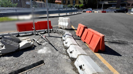 Varese: Largo Flaiano, cordoli e frecce per non sbagliare