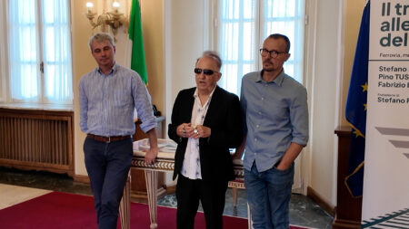 Varese: Musica in treno, un libro di canzoni in viaggio