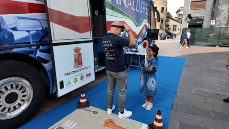Varese: Polstrada simula la guida in stato di ebbrezza