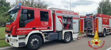 Cairate: Incendo in una legnania, evitato il peggio