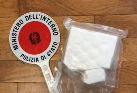 Busto: Mezzo kg di cocaina sotto il sedile, arrestato