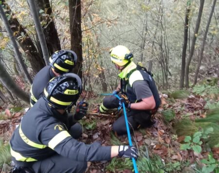 Castelvecc.: Escursionista in un dirupo, recupero acrobatico