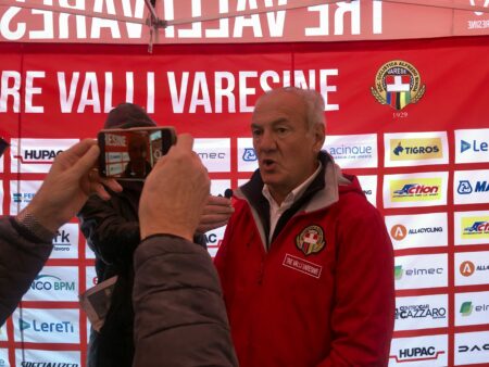 Ciclismo: Pioggia battente, Tre Valli accorciata di 30 km