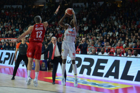 Basket: Varese, Johnson ad un passo