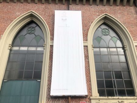 Busto: Museo del Tessile, striscione col nome illeggibile