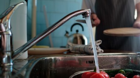 Cantello: "L'acqua è contaminata!" e gli svaligiano la casa
