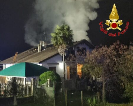 Somma: Fiamme in una casa di Coarezza, una intossicata