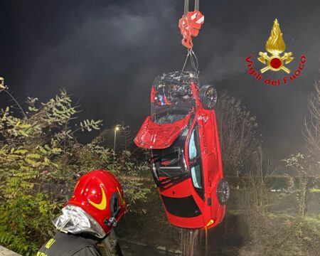 Germignaga: Auto nel fiume, paura e ferite lievi