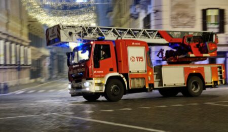 Busto: Incendio nei box di un palazzo, solo tanta paura
