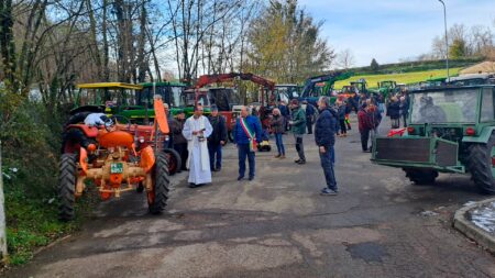 Clivio: 53 trattori per il grazie all’anno agricolo