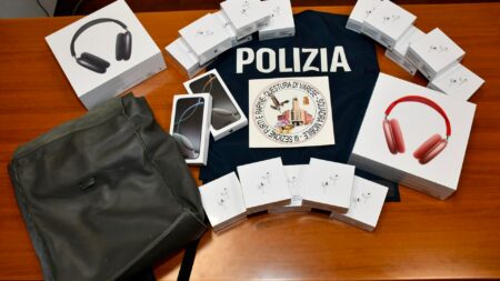 Varese: Truffava vendendo IPhone falsi, giudicato 53enne