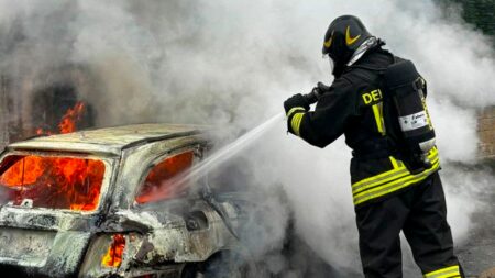 Varese: Cassonetti e auto al rogo, caccia ai colpevoli