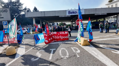 Biandronno: Protesta alla Beko: “Dov’è il piano industriale?”