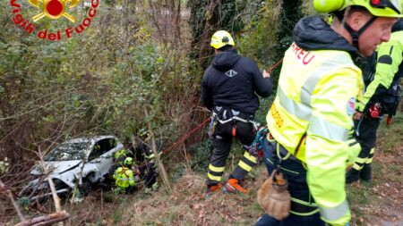 Varese: Auto nella scarpata, donna ferita al Sacro Monte