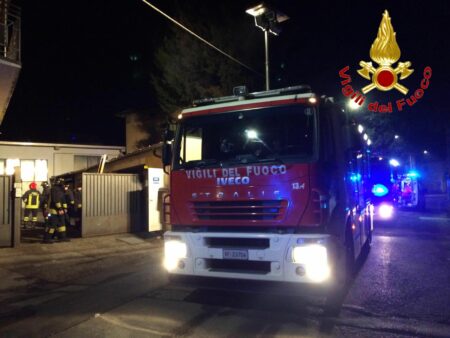 Tradate: Fiamme in casa, soccorso un uomo