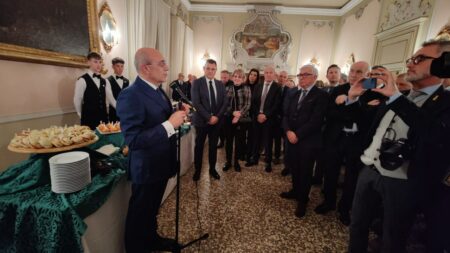 Varese: Auguri del Prefetto, vicino a scuole e lavoro