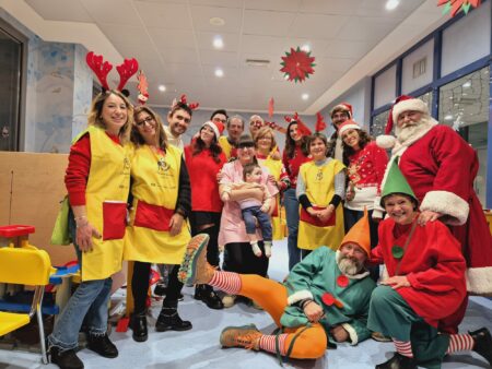 Varese: Auguri in pediatria, con Babbo Natale e gli elfi