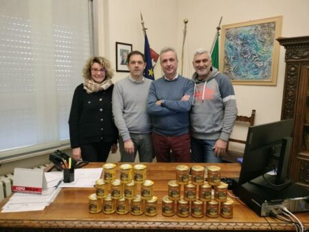 Cassano: Il miele locale in dono alle associazioni