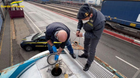 Busto: Sequestrati 316 mila litri di carburante "dopato"