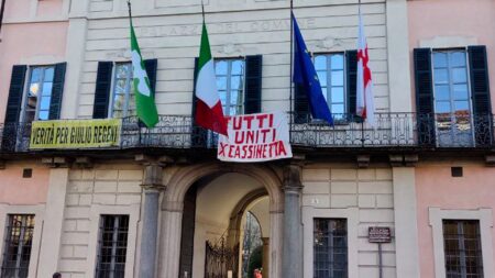 Varese: Striscione in comune: "Tutti uniti per Cassinetta"