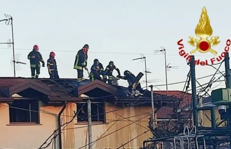 Busto: Tetto in fiamme, intervento in forze