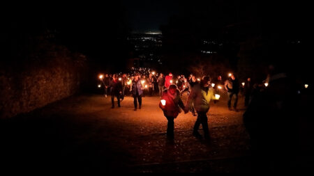 Varese: 2000 fiaccole illuminano il Sacro Monte