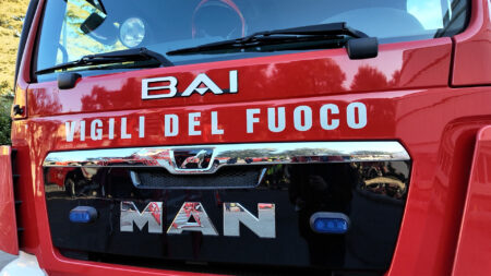 Gallarate: Fiamme in un capannone, anziano ustionato