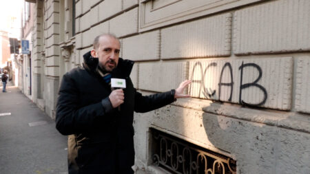 Varese: Insulti alla polizia sporcano il muro del coraggio